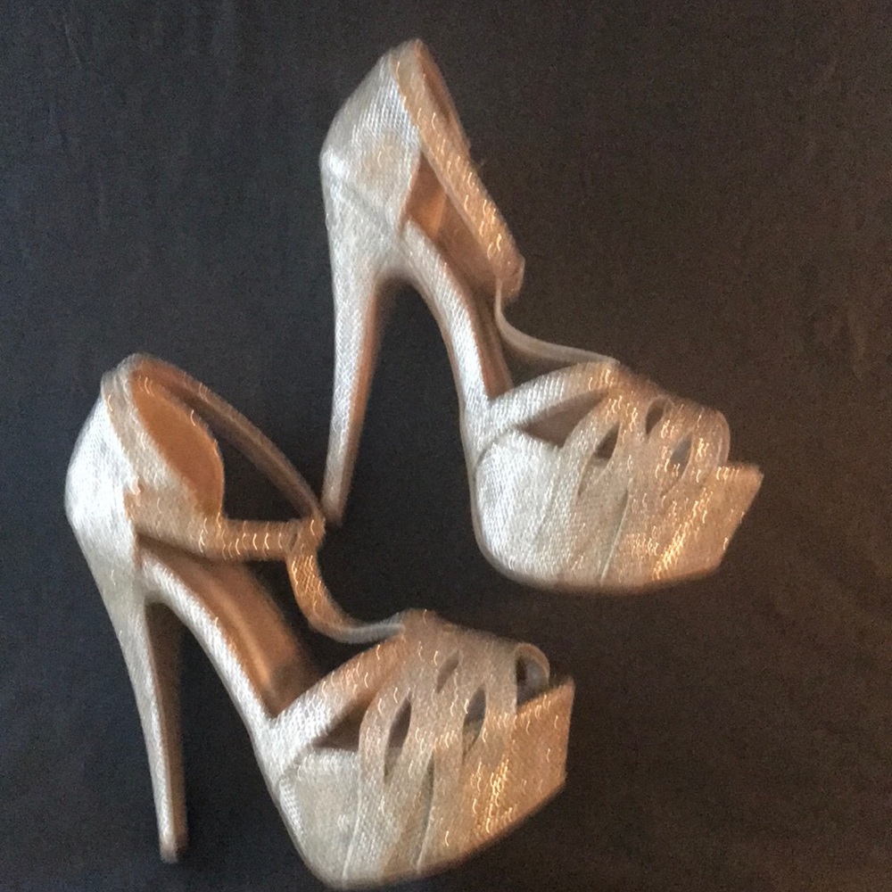 Heels - Picture 3 of 3